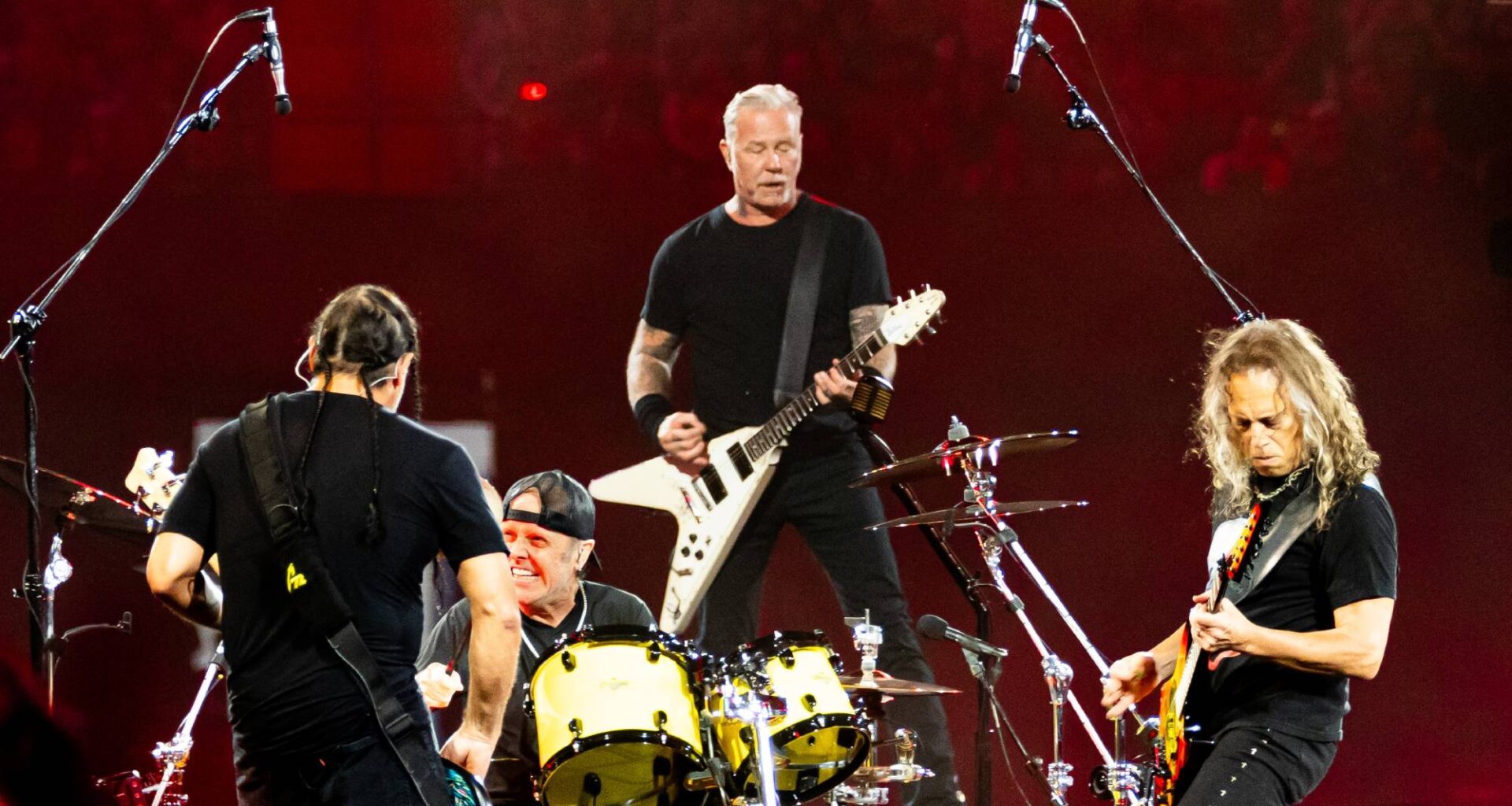Metallica play cover of Tom Jones’ ‘Delilah’ at Principality in Cardiff – despite song being banned in venue