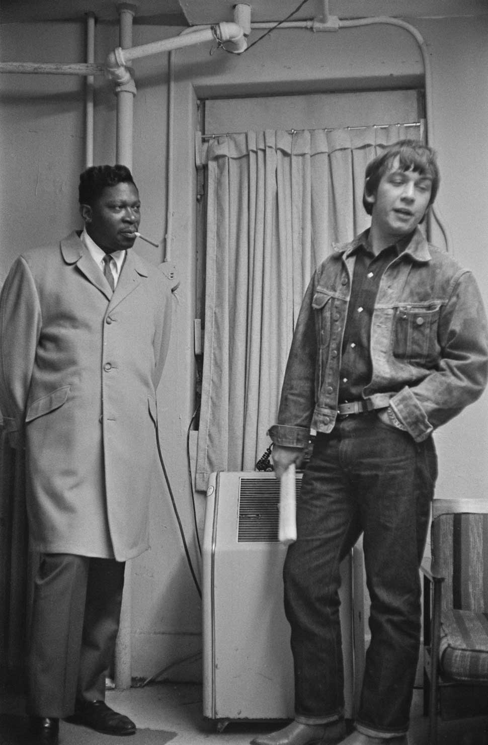 Eric Burdon speaking to BB King