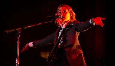 Phoebe Bridgers calls out ICE “idiots” and thanks fans for “internet-free zone” during sold-out Madison Square Garden benefit show