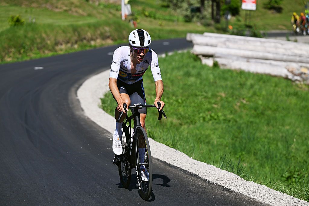 2026 Tour Auvergne-Rh&ocirc;ne-Alpes stage 8: Juan Ayuso en route to third overall