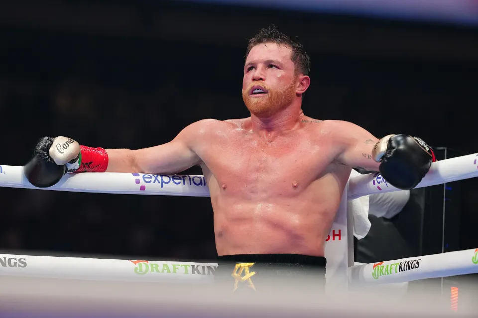 Canelo on ropes during Crawford fight