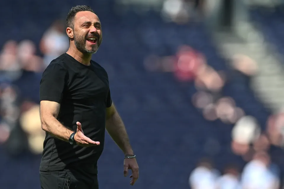 Roberto De Zerbi Head Coach of Tottenham Hotspur gestures to the fans during the Premier League match between Tottenham Hotspur and Everton