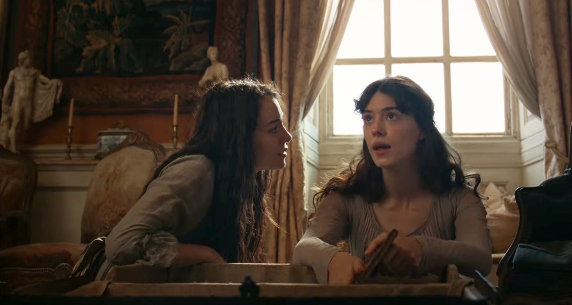 Daisy Edgar-Jones & Esme Creed-Miles in 'Sense and Sensibility' Trailer