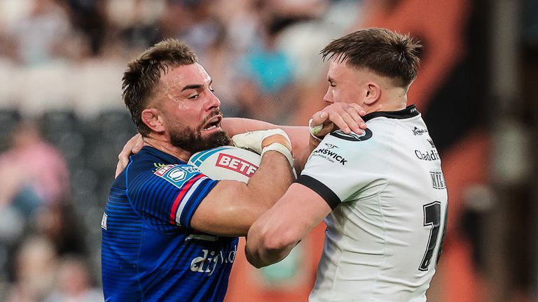 Mike McMeeken scuffles with Harvie Hill