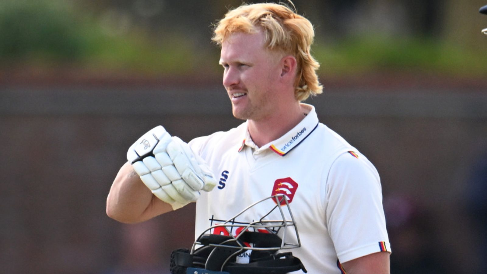 Jordan Cox batted Essex into a position of dominance against Leicestershire