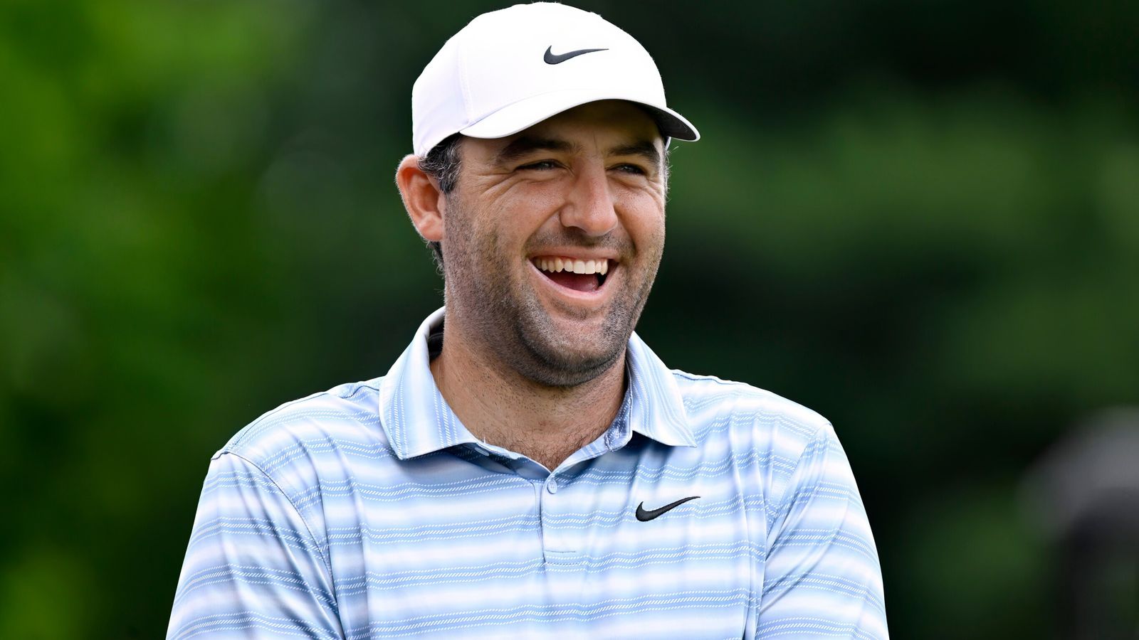 Scottie Scheffler smiles as he is introduced at the first hits hole during the second round of the Travelers Championship golf tournament at TPC River Highlands, Friday, June 26, 2026, in Cromwell, Conn. (AP Photo/Jessica Hill)