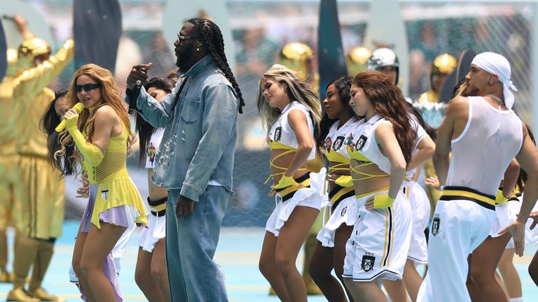 Shakira danced with Burna Boy at the Azteca Stadium - there was no Diana Ross penalty this time around