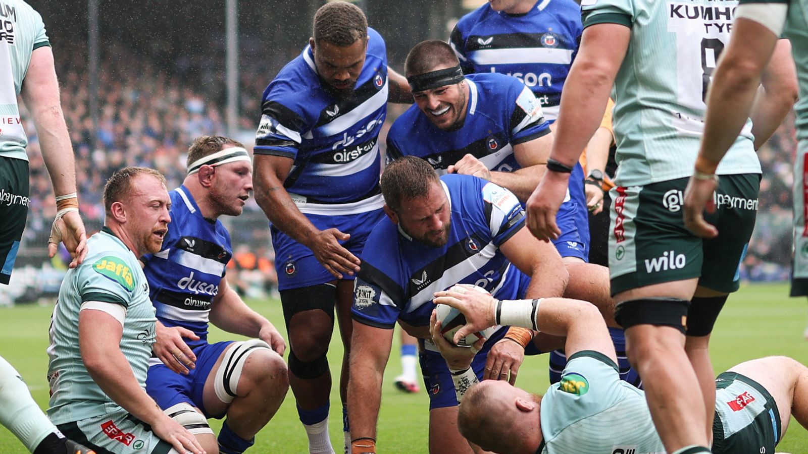 Thomas du Toit celebrates after scoring a try during the Gallagher PREM match between Bath Rugby and Leicester Tigers