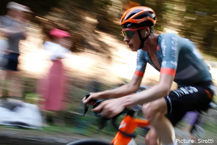 Thymen Arensman in action on stage 19 of the 2026 Giro d'Italia