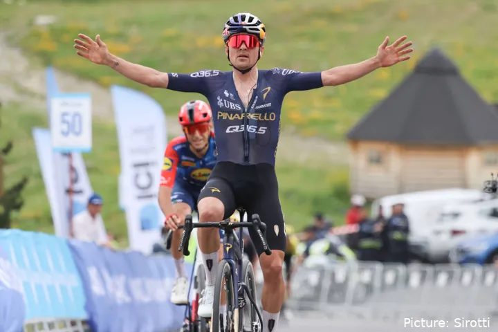Tom Pidcock in action at the Andorra MoraBanc Clàssica 2026