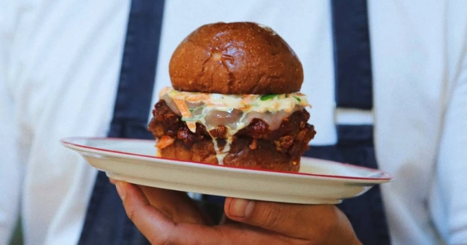 World's second-richest country records 1,267 restaurant closures in first four months