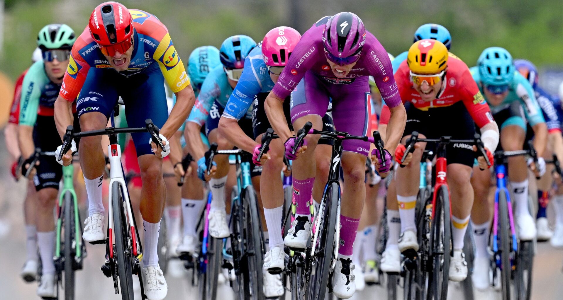 New UCI rules require finishing straights of 'at least 200 meters' in bunch sprints