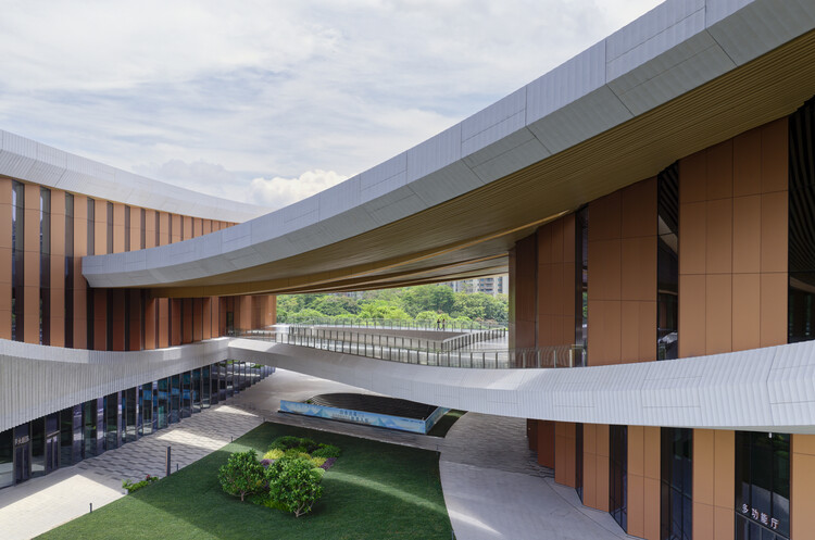ZHA's Songshan Lake Exhibition and Performance Center Opens in Dongguanm, China - Image 7 of 20