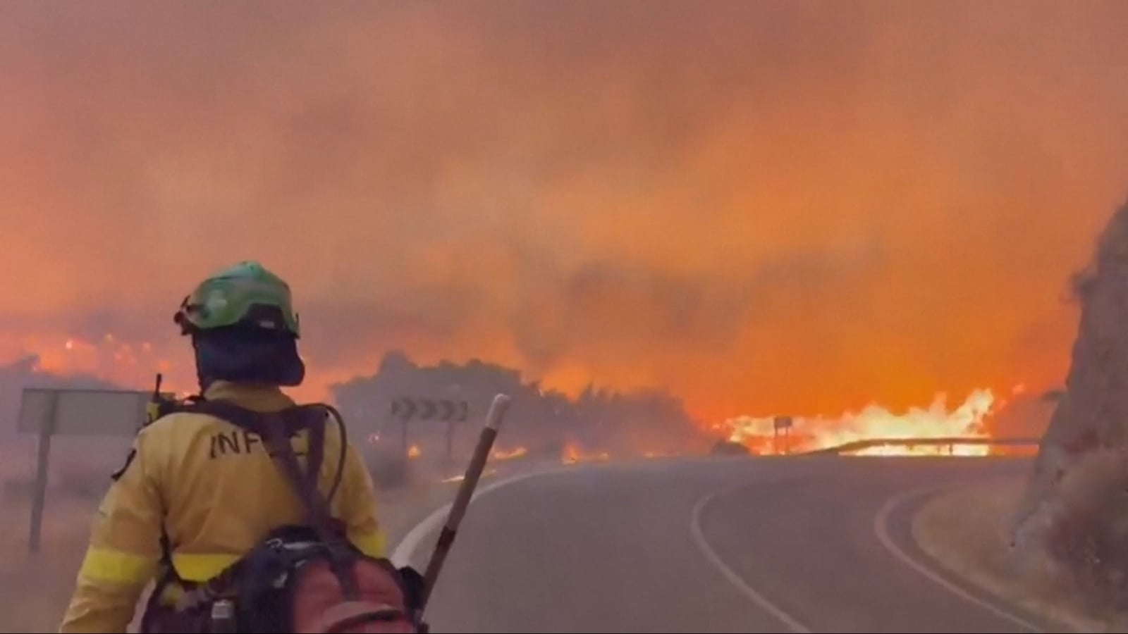 12 dead and others injured in wildfire in southern Spain
