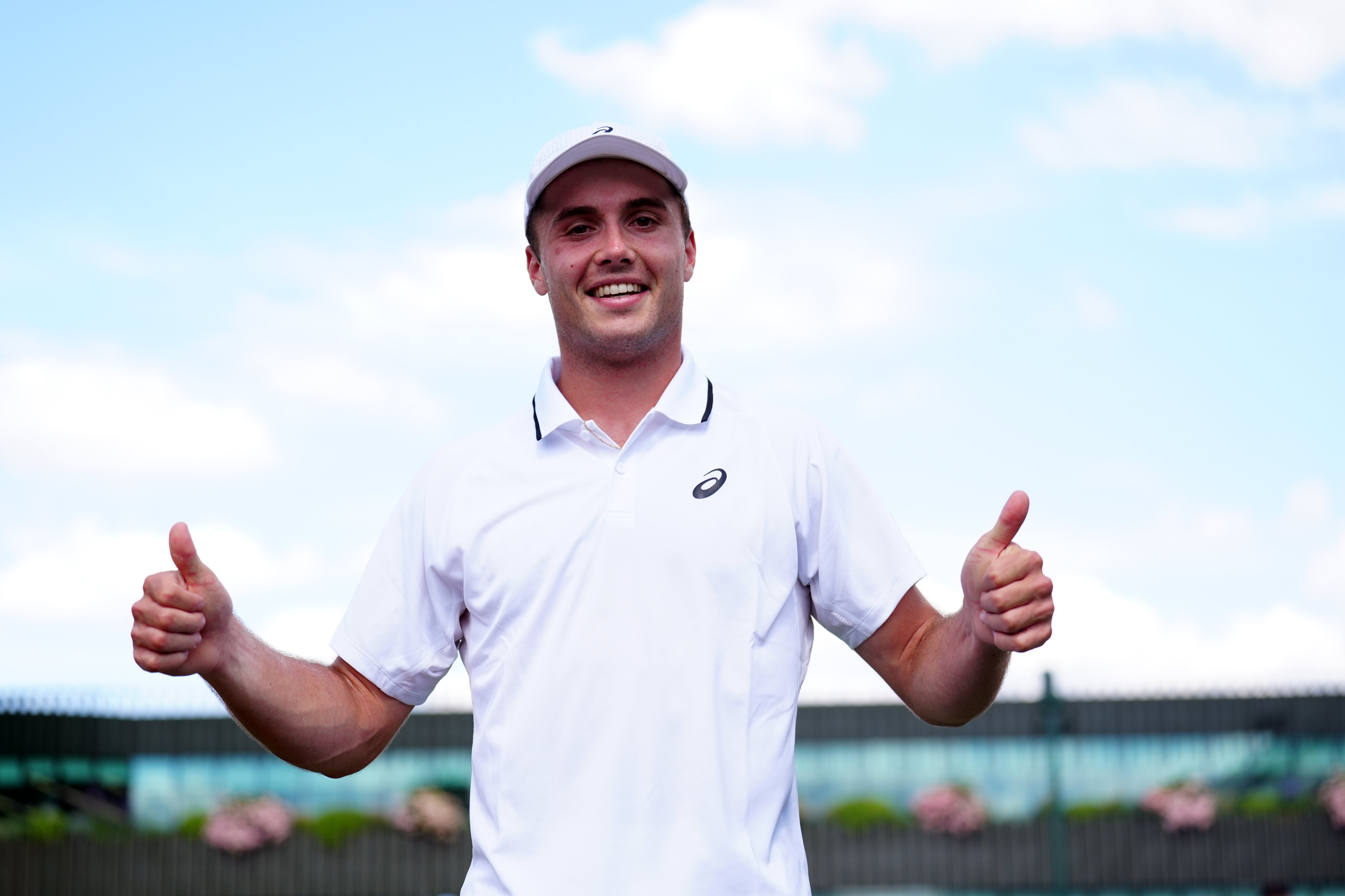 Fery survived a heated match with Damir Dzumhur to become the first man to advance