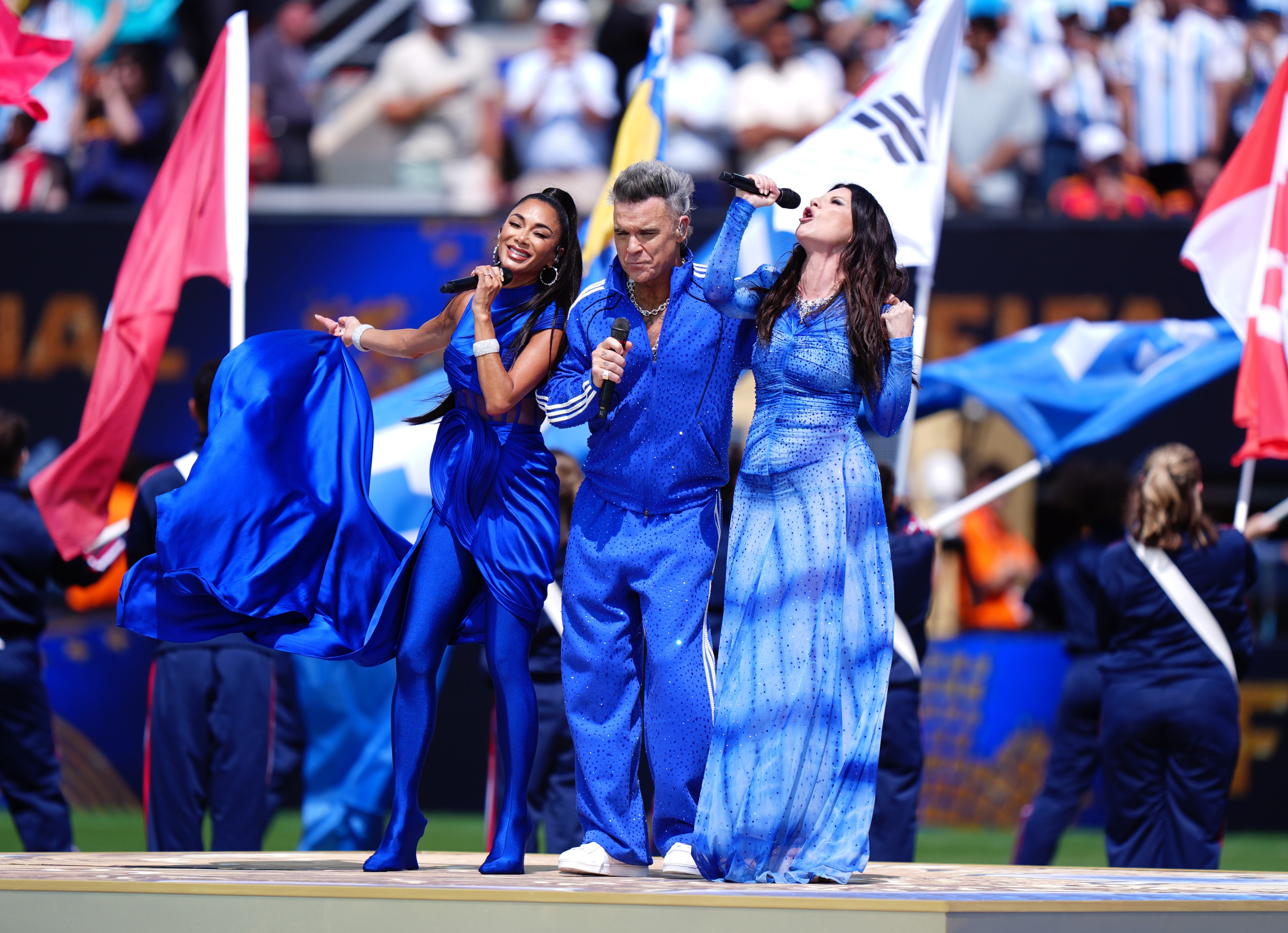 Nicole Scherzinger, Robbie Williams and Laura Pausini perform at the closing ceremony
