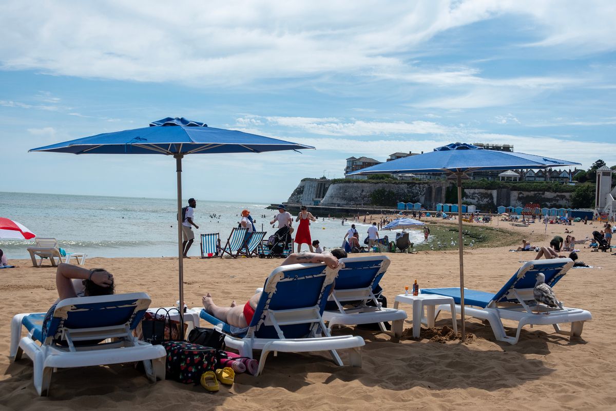 Extensive sunshine and lingering high pressure will make for a very dry and hot week in the south east.