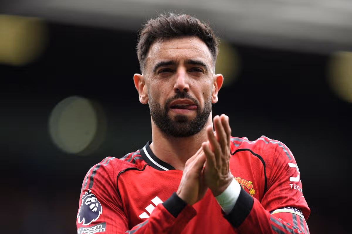 Bruno Fernandes applauding after a Manchester United match