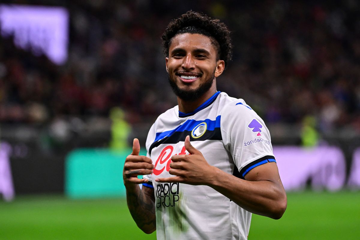 Atalanta's Brazilian midfielder #13 Ederson celebrates after scoring his team's first goal during the Italian Serie A football match between AC Milan and Atalanta Bergamo at the San Siro stadium in Milan, on April 20, 2025