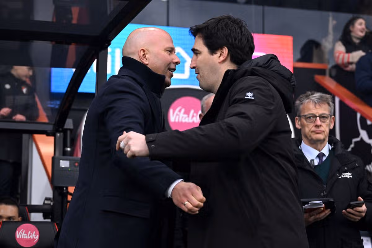 Arne Slot, Manger of Liverpool, hugs Andoni Iraola, Manager of AFC Bournemouth, prior to the Premier League match between AFC Bournemouth and Liverpool FC at Vitality Stadium on February 01, 2025 in Bournemouth, England