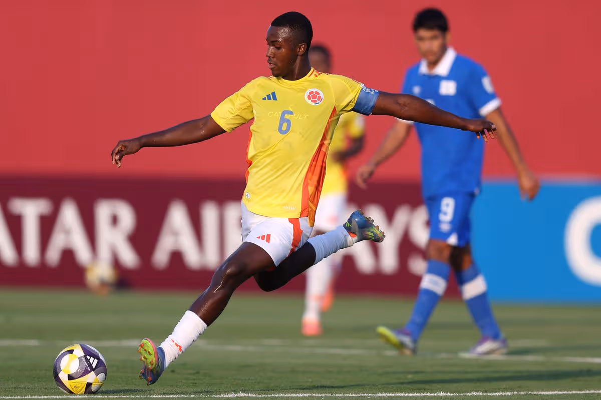 Cristian Orozco of Colombia passes the ball during the FIFA Under-17 World Cup match between El Salvador and Colombia at Aspire Academy on November 07, 2025 in Doha, Qatar. 