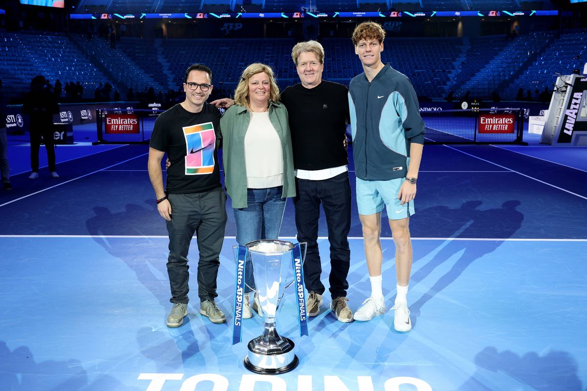 Jannik Sinner with his parents