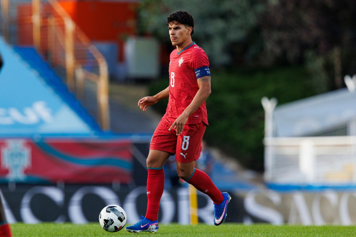 Mateus Fernandes runs with the ball during the International Friendly match between Portugal U21 and Northern Ireland U21.
