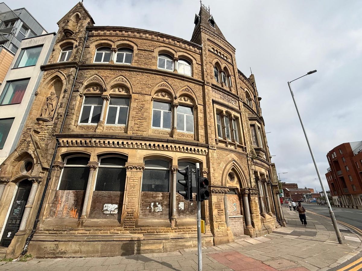 Prince of Wales Hotel pub on corner of London Road and Moss Street in Liverpool city centre