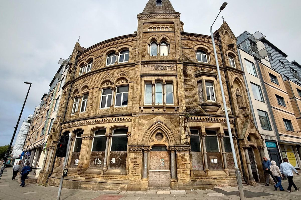 Prince of Wales Hotel pub on corner of London Road and Moss Street in Liverpool city centre
