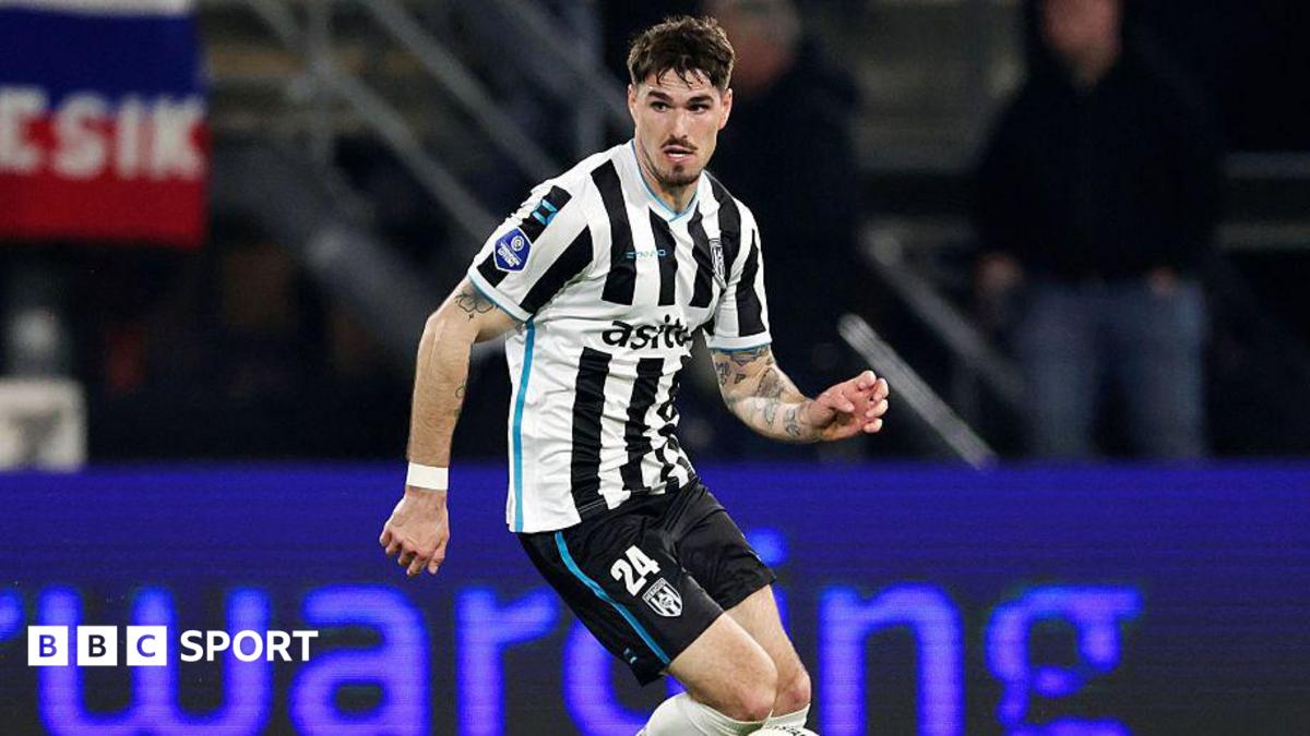 Ivan Mesik of Heracles Almelo during the Dutch Eredivisie match between Heracles Almelo v FC Utrecht at the Asito Stadium on March 6, 2026 in Almelo Netherlands.