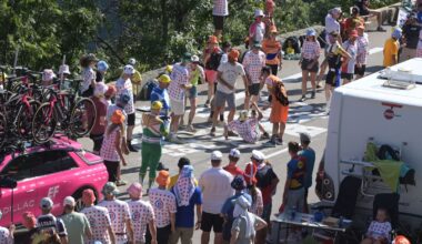 Tour de France fan hit by team car driver in chaotic scenes on Alpe d’Huez, as Movistar rider forced to quit race after slamming into back of UAE vehicle - Cycling News | Bike Reviews