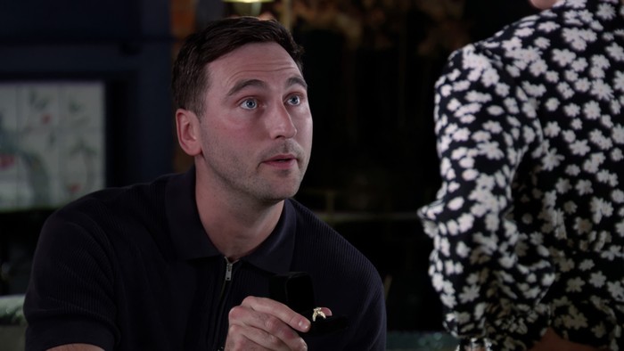Kit pops the question in Coronation Street