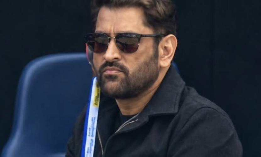 MS Dhoni and Kriti Sanon at Edgbaston MS Dhoni and Kriti Sanon at Edgbaston