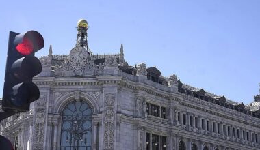 Spanish household and business debt plummets to historic lows