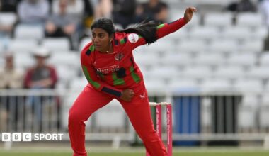 Venus Weerappuli, in action, bowling for Lancashire Thunder.