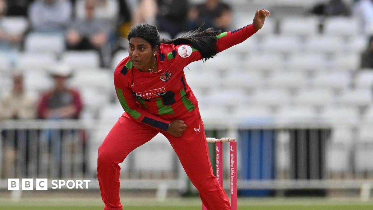 Venus Weerappuli, in action, bowling for Lancashire Thunder.