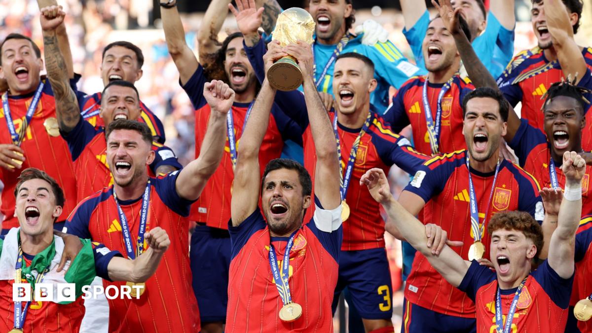 Spain homecoming: Watch as World Cup winners return to Madrid plus transfer latest