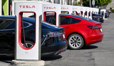 Tesla’s Stock Tanks Despite Growing Deliveries