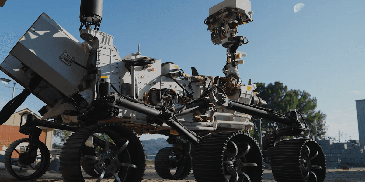 Videos: A Lunar Mars Rover, Floating Robots, and More