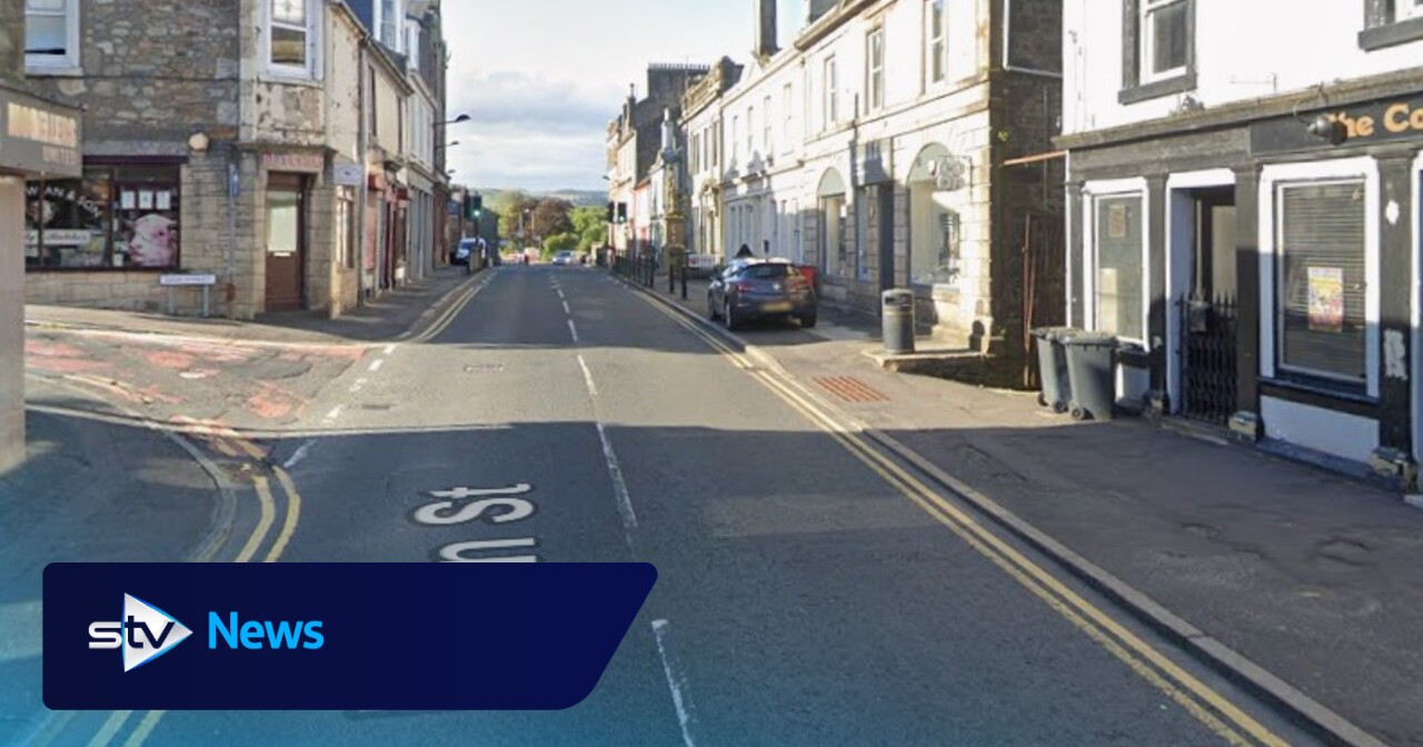 Residents urged to shut windows and doors after vehicle strikes gas pipe in Kilbirnie