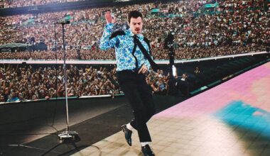 Harry Styles makes emotional One Direction tribute at final Wembley show as he brings out surprise guest