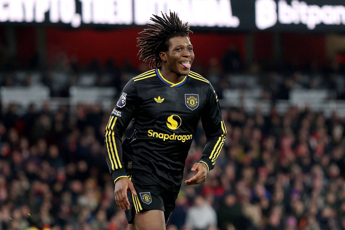 Patrick Dorgu celebrates scoring his team's second goal during the Premier League match between Arsenal and Manchester United.