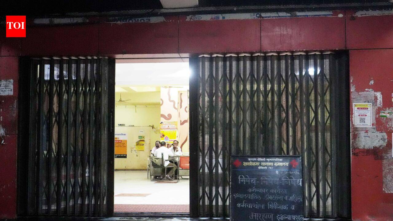 Sena neta assaults Dombivli hospital staff over treatment delay, booked; KDMC doctors & nurses go on strike | Mumbai News