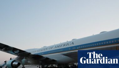 Trump switches back to flying on older Air Force One for England trip instead of new Qatari jet | Donald Trump