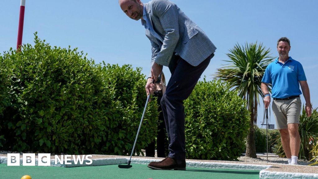Prince William plays crazy golf in Hastings after fishing trip - BBC