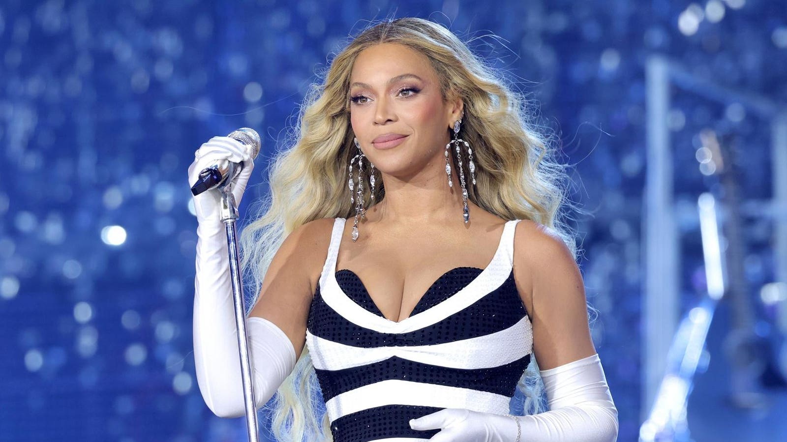Beyoncé’s 20-Year-Old Song Becomes An Instant Bestseller