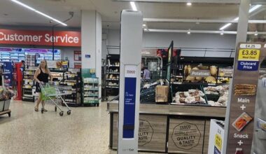 Tesco trials aisle-roaming robots to check stock on shelves