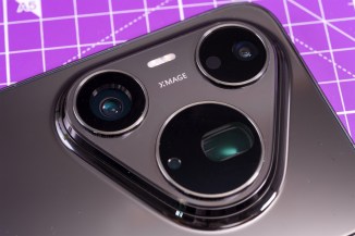 A variable aperture main camera - left at f/4.0, right at f/1.4