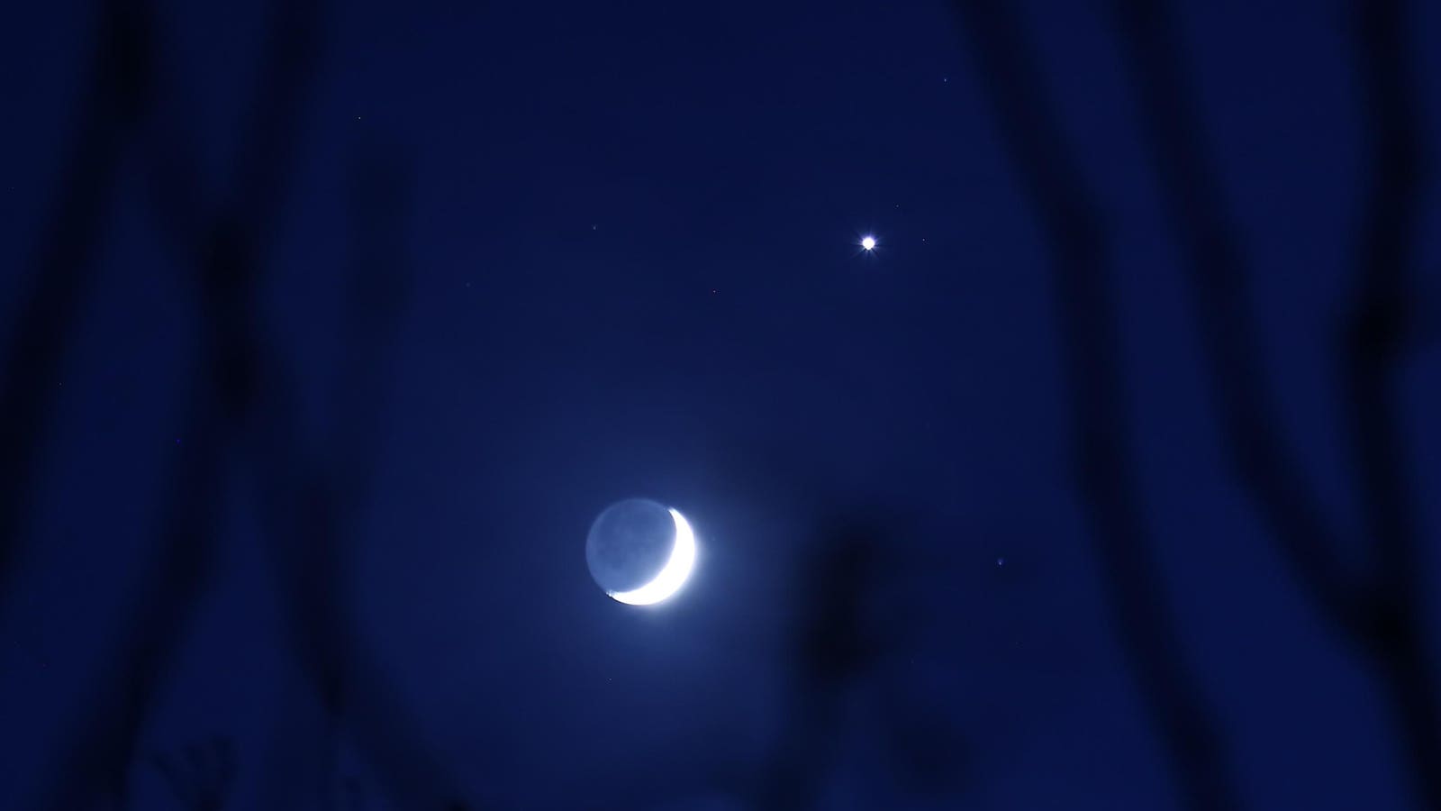 Don’t Miss Tonight’s Classic Summer Sight — Venus And A Crescent Moon