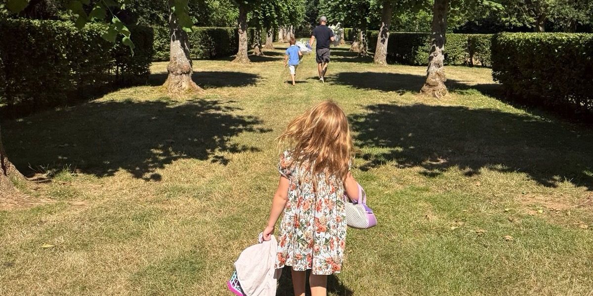 Princess Lilibet and Prince Archie carry flowers to Princess Diana's grave in new photograph